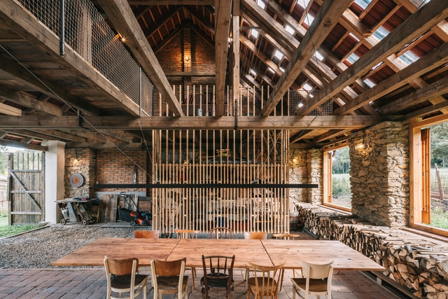 Granero del Herrero / BYRÓ architekti - Fotografía interior, Renovación, Fijación Vigas, Fachada, Mesas, Sillas, Iluminación