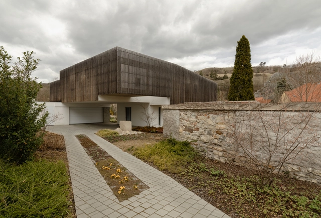 Family House Hlubocepy / RO_AR Szymon Rozwalka architects - Exterior Photography, Houses, Garden, Facade