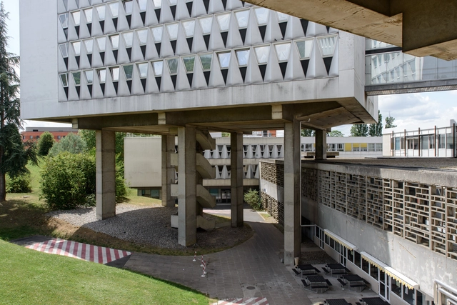 Explorando las implicaciones culturales y políticas de los edificios brutalistas en París - Imagen Principal