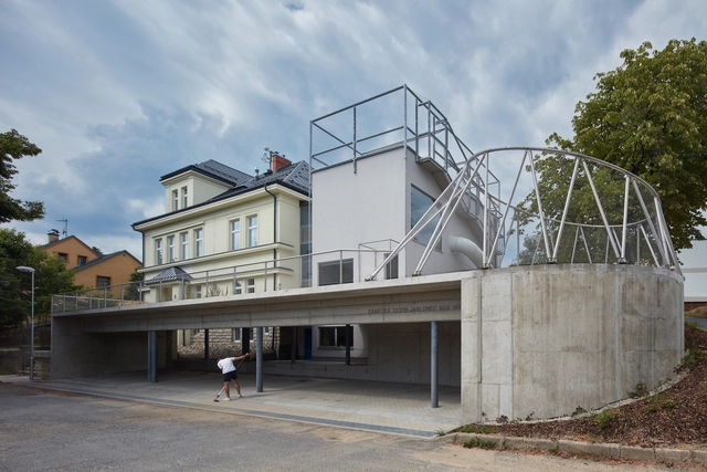 Jardim de Infância Montessoriano Jablonec nad Nisou / Mjölk architekti + Projektovy atelier David - Fotografia de Exterior, Jardim De Infância, Fachada