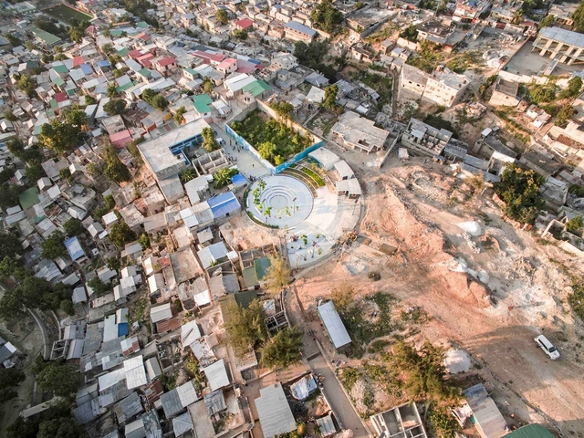 7个城市紧张地带的公园设计，空间的公共性 - 主图