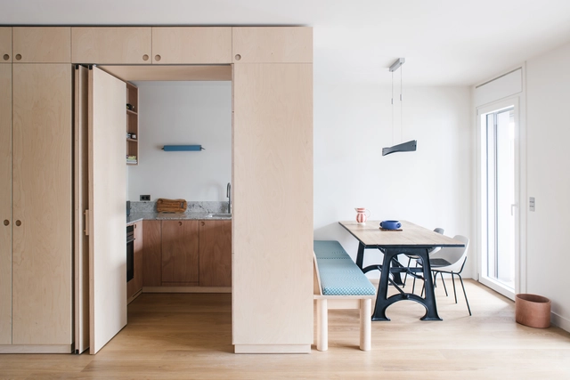 Segur Flat / faire - Interior Photography, Detail, Door, Table