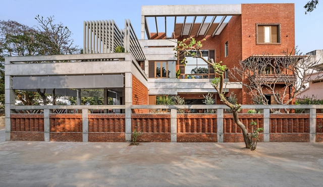 R-House / K.N.Associates - Exterior Photography, Houses, Fence, Facade, Handrail