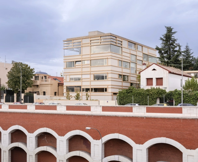 Departamentos Our-Shelves / SUMA Arquitectura - Fotografía exterior, Casas, Fachada, Arco, Arcada