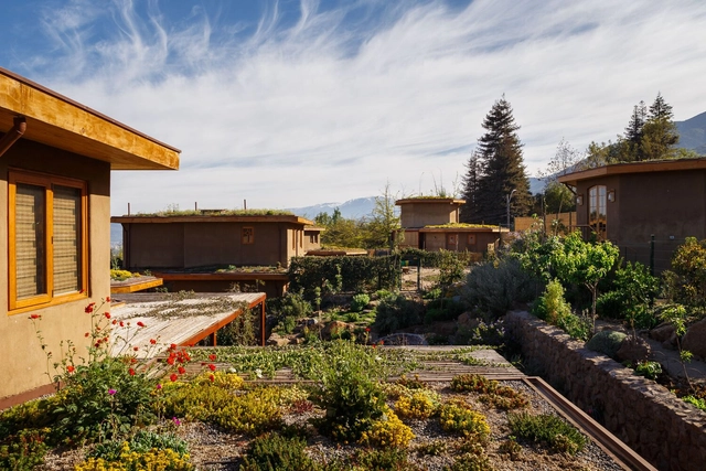 Panal Sustainable Regenerative Condominium / AYMA Arquitectura y Medio Ambiente LTDA. - Exterior Photography, Sustainability & Green Design, Garden, Facade