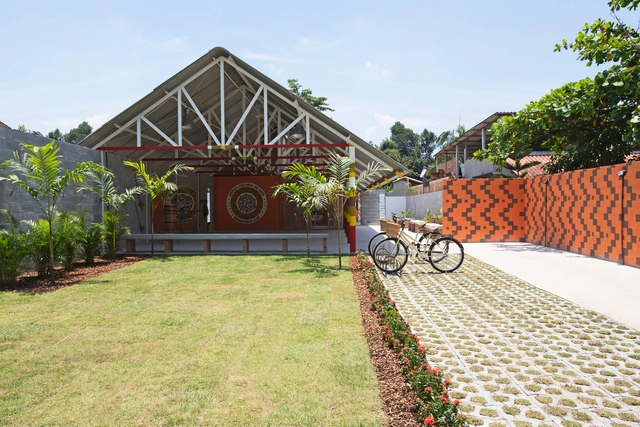 Espaço Cultural Semeando Axé  / Tadu Arquitetura - Fotografia de Exterior, Comunitário, Jardim, Fachada