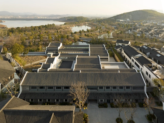 Escuela de Alfarería Binfengtang de Yixing / Norihiko Dan and Associates - Fotografía exterior, Arquitectura Educacional, Fachada, Urbano