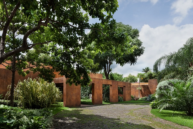 Casa FT / HRTD Hurtado Arquitectos  - Fotografía exterior, Casas, Jardín, Fachada, Puerta