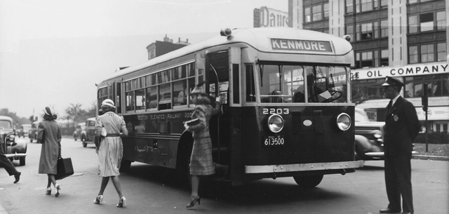 Why Mass Transit in America Disappeared - Featured Image