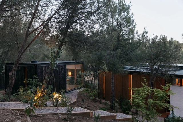 Casa Fresnos / delavegacanolasso - Fotografía exterior, Casas, Jardín, Fachada, Puerta, Cierros