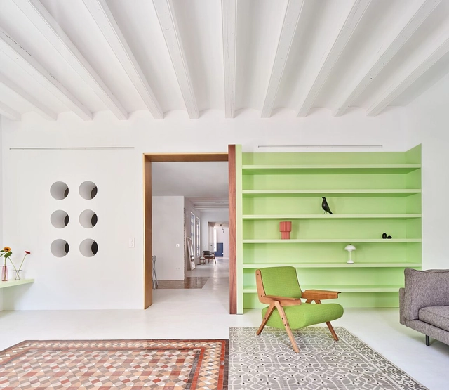 Apartamento da Rua Girona / Raúl Sanchez Architects - Fotografia de Interiores, Renovação, Fachada, Porta, Arco, Cadeira