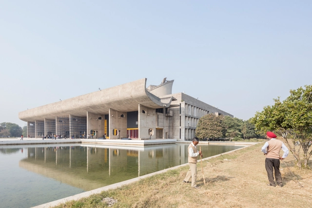 O laboratório modernista do futuro: explorando a arquitetura de Le Corbusier e Louis Kahn na Índia - Imagem de Destaque