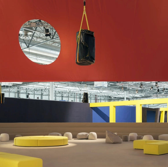 Instalación Verbena / HANGHAR + Estudio DIIR - Fotografía interior, Instalaciones Y Estructuras, Mesas