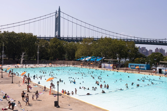 Piscinas públicas como espaços públicos: o papel da natação e do banho nas cidades - Imagem de Destaque