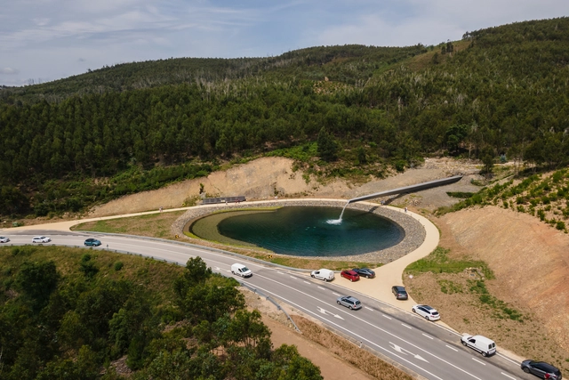 Se inaugura el memorial de Eduardo Souto de Moura a las víctimas de los incendios en Portugal - Imagen Principal