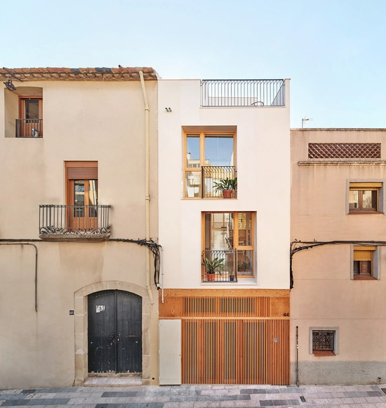 Casa Sandra e Mario / NUA Arquitectures - Fotografia de Exterior, Renovação, Porta, Fachada, Balcão