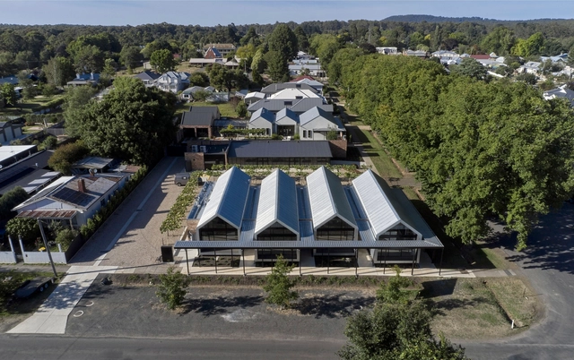 Trentham Opposite The Station / sense of space - Exterior Photography, Community , Facade