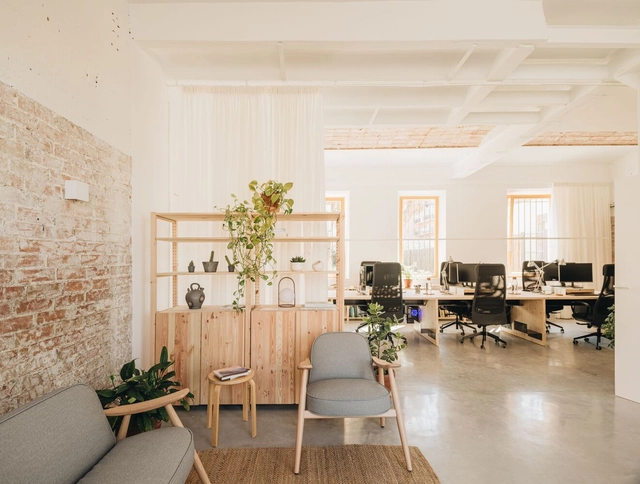 De casa a banco y de banco a casa / UNDOS Arquitectura - Fotografía interior, Interiores De Cowork, Sillas, Mesas