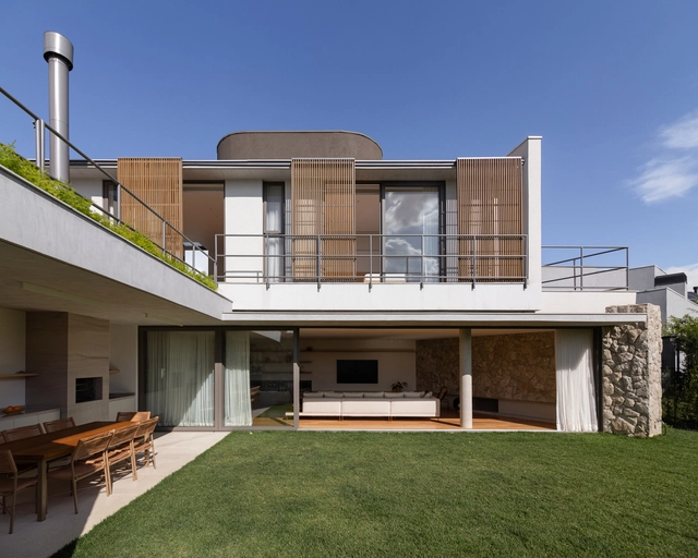 Casa Vértice / Nommo Arquitetos - Fotografia de Exterior, Casas, Fachada, Balcão, Corrimão, Banco, Cadeira