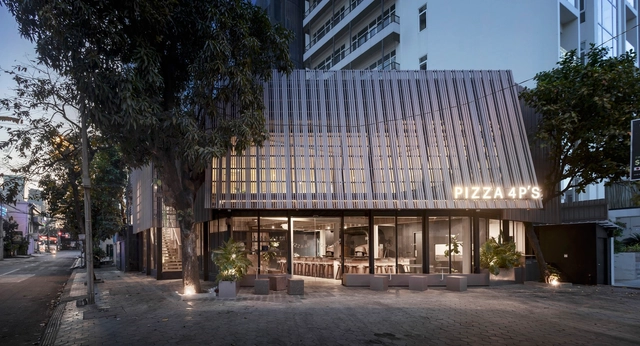 Restaurante Pizza 4p's Phnom Penh / Bloom Architecture - Fotografía exterior, Sustentabilidad, Patio interior, Fachada