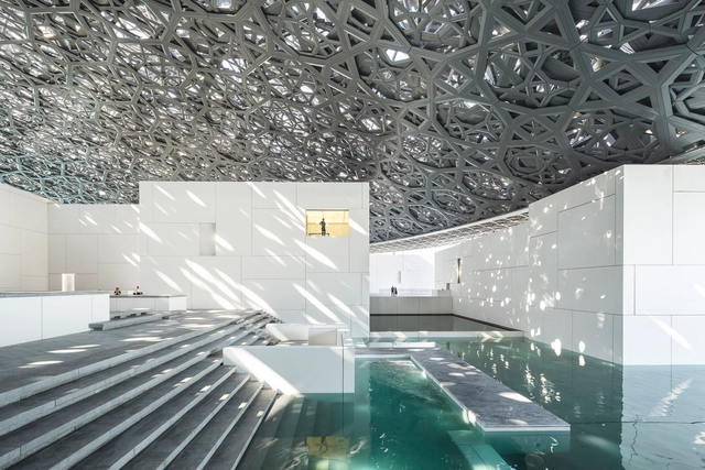 Água no design de interiores: 18 projetos que incorporam a água em seus espaços - Imagem de Destaque