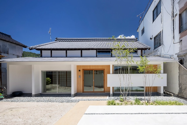 House in Kawajiri / Daisaku Hanamoto Architect & Associates - Exterior Photography, Houses, Door, Facade