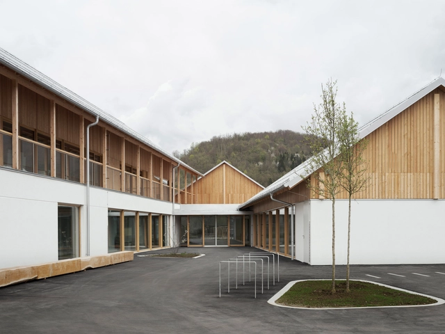 Jardín de infancia de Bohinj / ARREA architecture + KAL A - Fotografía exterior, Kindergarten, Fachada