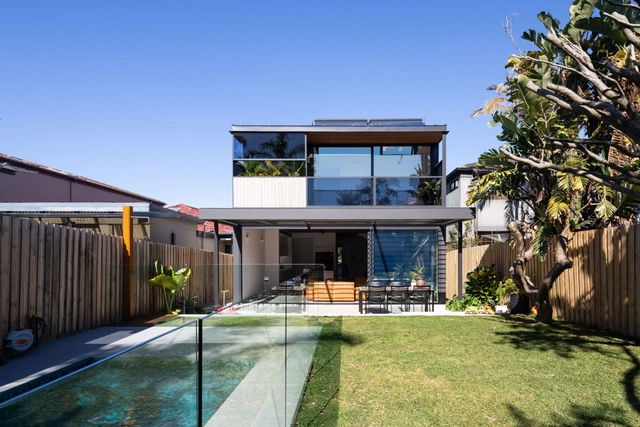 Bondi House / Nick Bell Architects - Exterior Photography, Houses, Garden, Facade, Chair