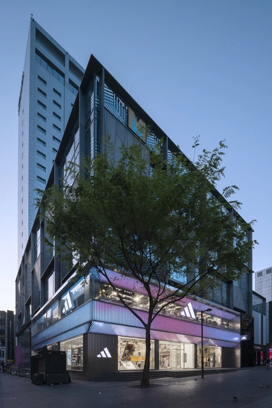 adidas 首尔旗舰店 / Various Associates - 建筑图, 商店, 表皮