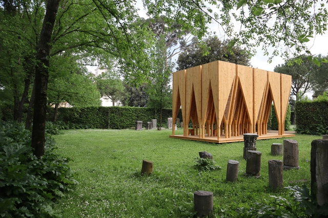 Instalación la timidité des cimes / Atelier Poem - Fotografía exterior, Instalaciones Y Estructuras, Jardín, Sillas