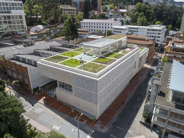Centro Cívico Universidad de los Andes (Etapa 1) / Undurraga Devés Arquitectos + Konrad Brunner Arquitectos - Fotografía exterior, Otros Edificios, Fachada, Urbano