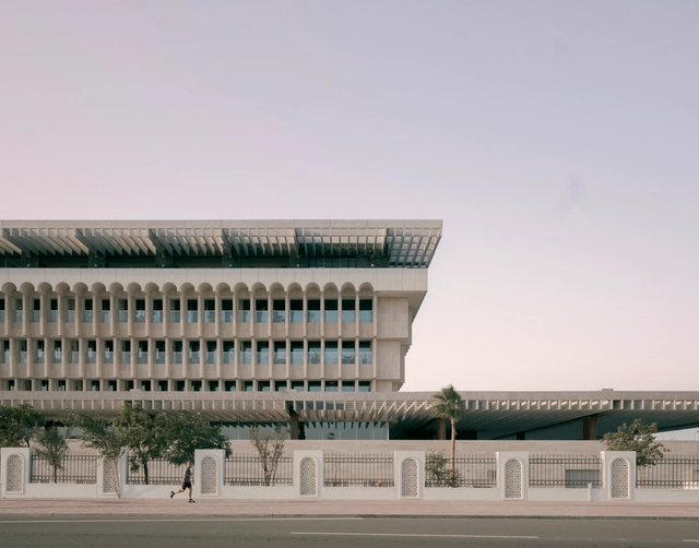 Hotel The Ned Doha / David Chipperfield Architects - Fotografía exterior, Reconversión, Fachada, Escaleras