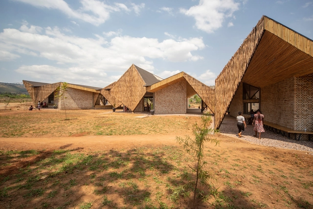 Centro de liderazgo Komera / BE_Design - Fotografía exterior, Centro Comunitario