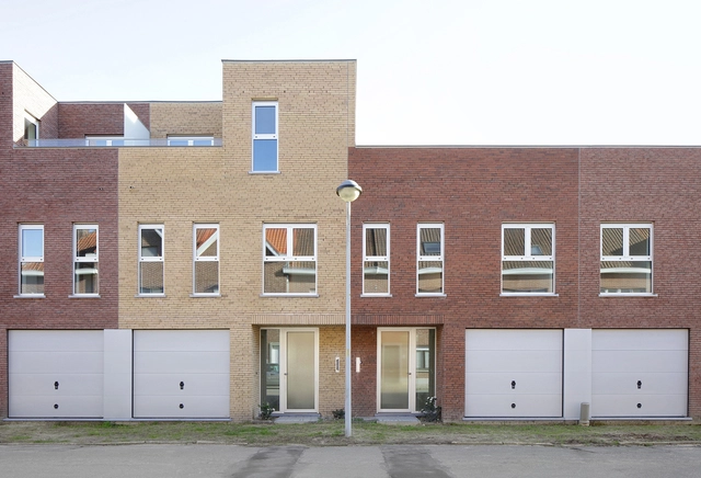 9 Unidades de Vivienda Social / Atelier Tom Vanhee - Fotografía exterior, Vivienda Colectiva, Fachada, Puerta