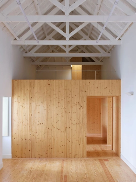 Reabilitação e adaptação do antigo Tribunal a Centro de Artes e ofícios de Albufeira / Estudio ODS Arquitectos - Fotografia de Interiores, Centro De Artes Visuais, Viga, Fachada