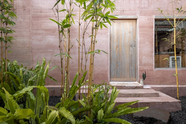 Estúdio de Cerâmica TANAH/ Blancostudio - Fotografia de Exterior, Arte E Arquitetura, Jardim, Porta, Fachada, Escada
