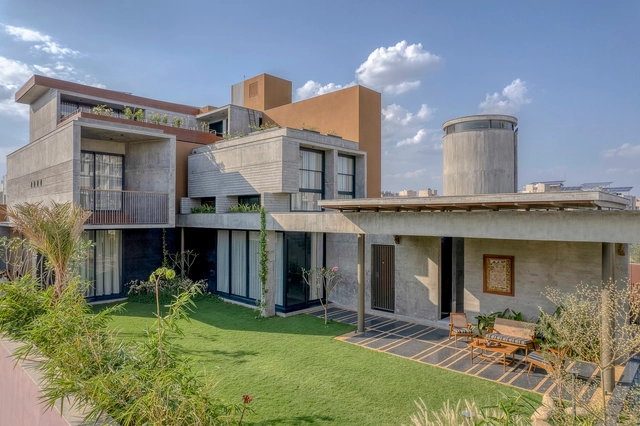 Casa Ascendente / Rushi Shah Architects - Fotografia de Exterior, Casas, Jardim, Fachada