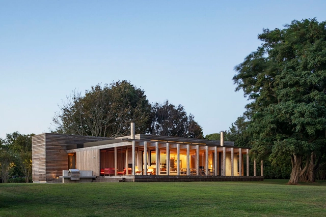 Shelter Island House / KoningEizenberg Architecture - Exterior Photography, Residential, Garden, Facade, Door