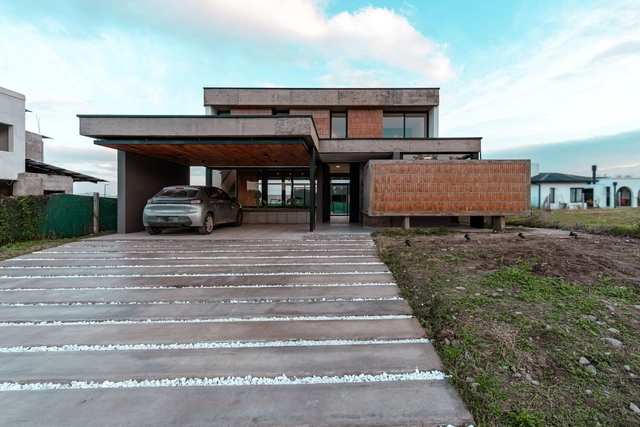 Casa en Alto Verde / Estudio Giraudo - Fotografía exterior, Casas, Escaleras, Fachada, Puerta