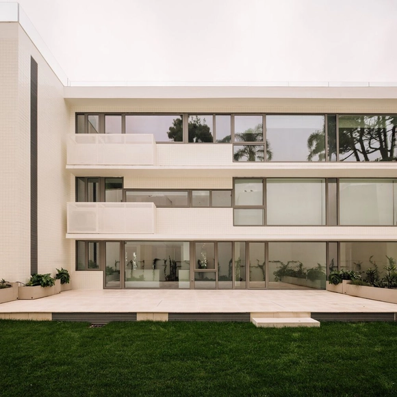 Edifício Residencial Dafundo / Saraiva e Associados - Fotografia de Exterior, Apartamentos, Fachada