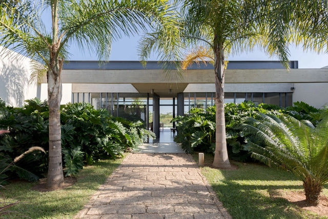 Residencia RH / RMAA - Reinach Mendoça Arquitetos Associados - Fotografía exterior, Casas, Jardín, Puerta, Fachada, Arco