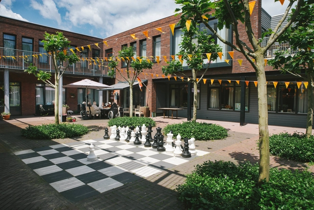 Neuroarquitetura e as novas formas de morar: histórico e ascensão das "Dementia Villages" - Imagem de Destaque