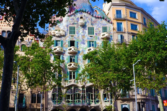 Analisando a Casa Batlló de Antoni Gaudí a partir da neuroarquitetura - Imagem de Destaque