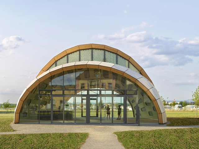 Cáscara Biomimética livMatS / ICD/ITKE University of Stuttgart + IntCDC - Fotografía exterior, Pabellón, Jardín, Fachada, Arco