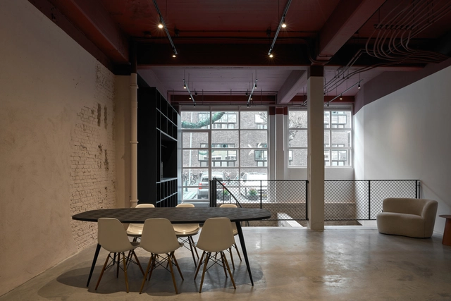 Garage Loft Delfshaven / Kumiki - Interior Photography, Renovation, Beam, Table, Chair