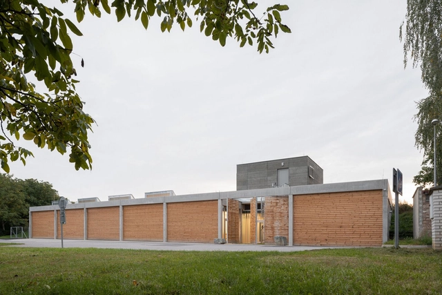 Base de serviços técnicos Lysolaje / PROGRES ARCHITEKTI - Fotografia de Exterior, Serviços, Fachada