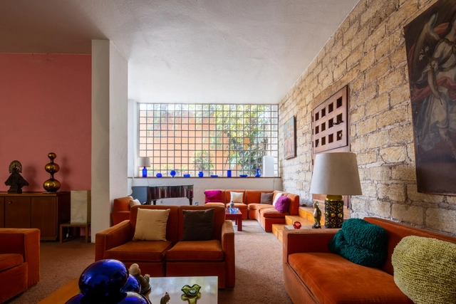 Clássicos da Arquitetura: Casa Jardim Ortega / Luis Barragán - Fotografia de Interiores, Mesa, Cadeira