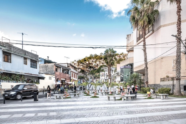 Sucre Boulevard / Bastidas y Salinas + Emilia Monteverde - Fotografía exterior, Diseño Urbano, Fachada