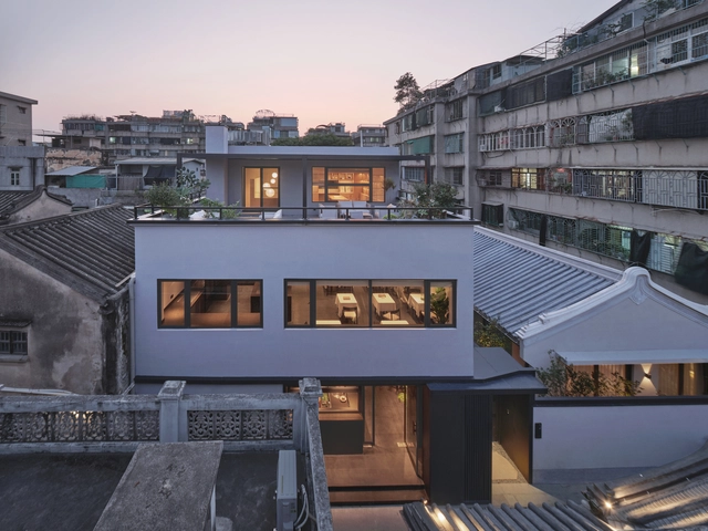 The Youxiong Hotel in Chaozhou Heritage City / Leeko Studio - Exterior Photography, Renovation, Stairs, Facade