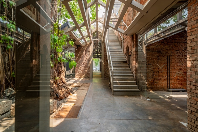 Centro Cultural IF.BE Fábrica de Gelo Ballard Estate / Malik Architecture - Fotografia de Interiores, Restauração, Escada, Fachada, Viga, Arco, Corrimão